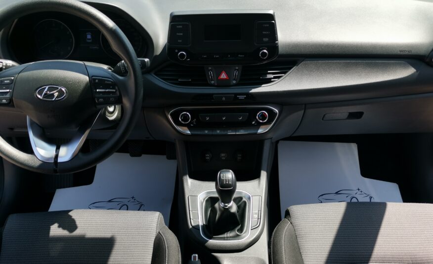 HYUNDAI I30 1.5 DPi Life MO.-i. 1. Tulaj. Szervizkönyv! ÁFÁ-s! TEMPOMAT. PARKRADAR. KÖDLÁMPA