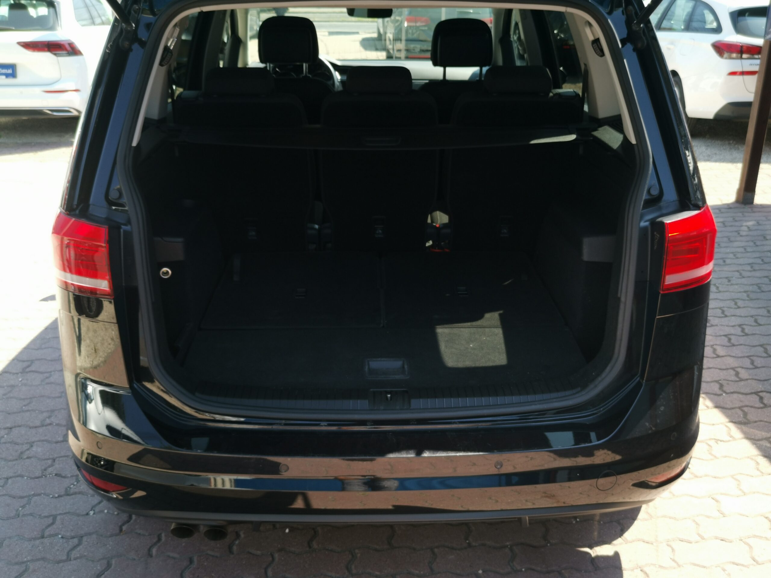 VOLKSWAGEN TOURAN 2.0 TDI BMT SCR Comfortline [7 személy] 7 SZEMÉLYES. TEMPOMAT. PARKRADAR. NAVIGÁCIÓ. ALUFELNI