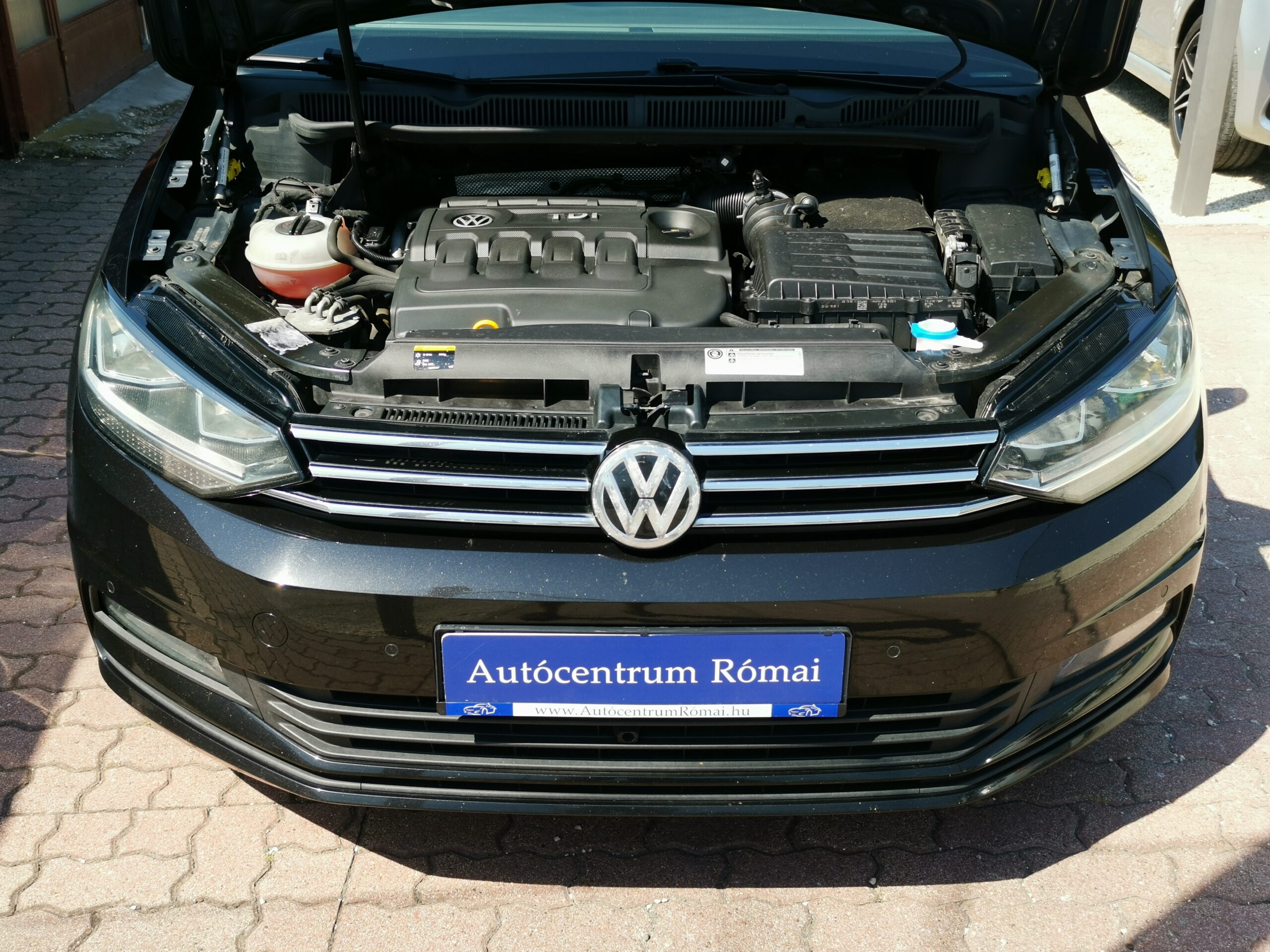 VOLKSWAGEN TOURAN 2.0 TDI BMT SCR Comfortline [7 személy] 7 SZEMÉLYES. TEMPOMAT. PARKRADAR. NAVIGÁCIÓ. ALUFELNI