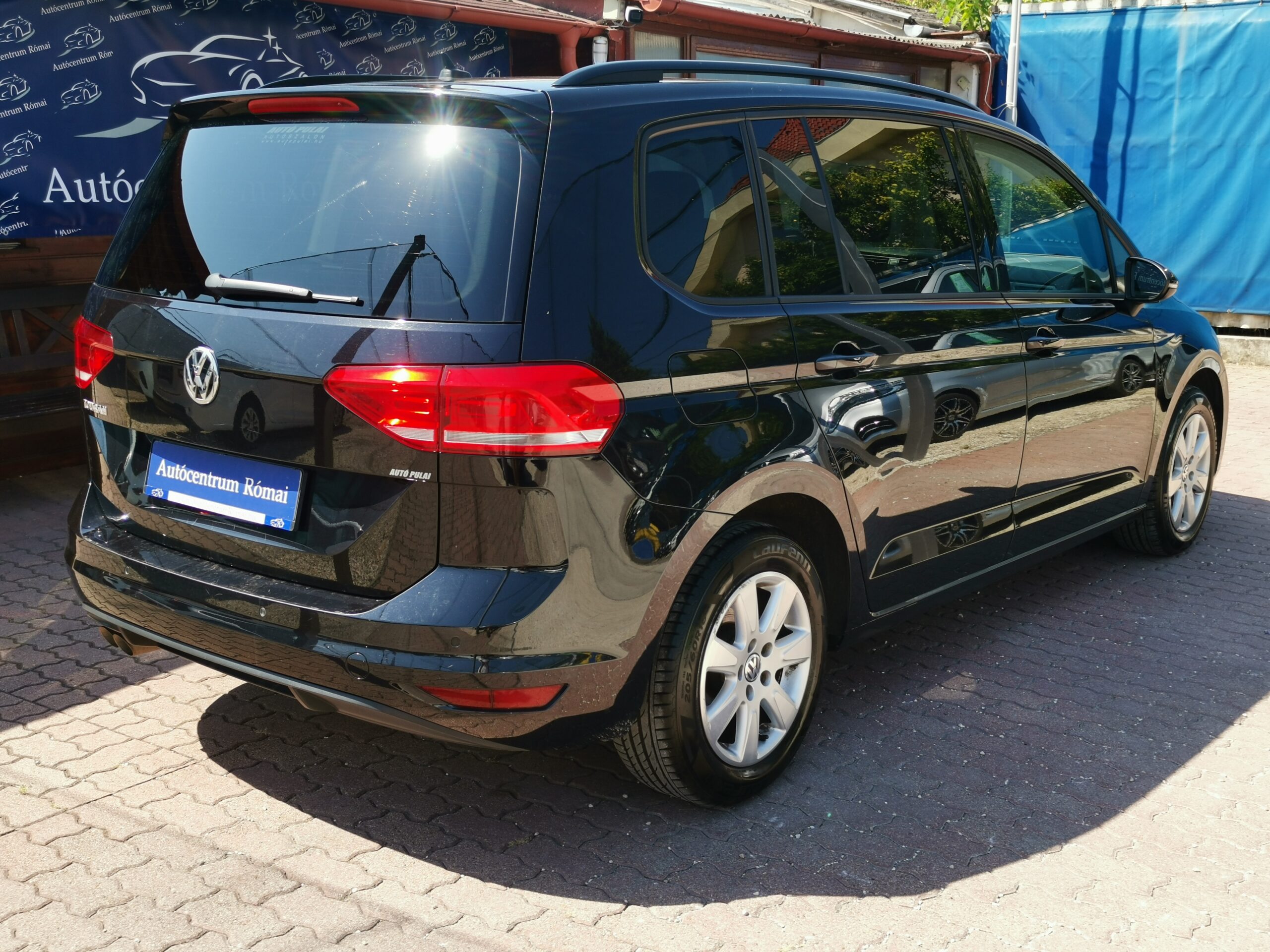 VOLKSWAGEN TOURAN 2.0 TDI BMT SCR Comfortline [7 személy] 7 SZEMÉLYES. TEMPOMAT. PARKRADAR. NAVIGÁCIÓ. ALUFELNI