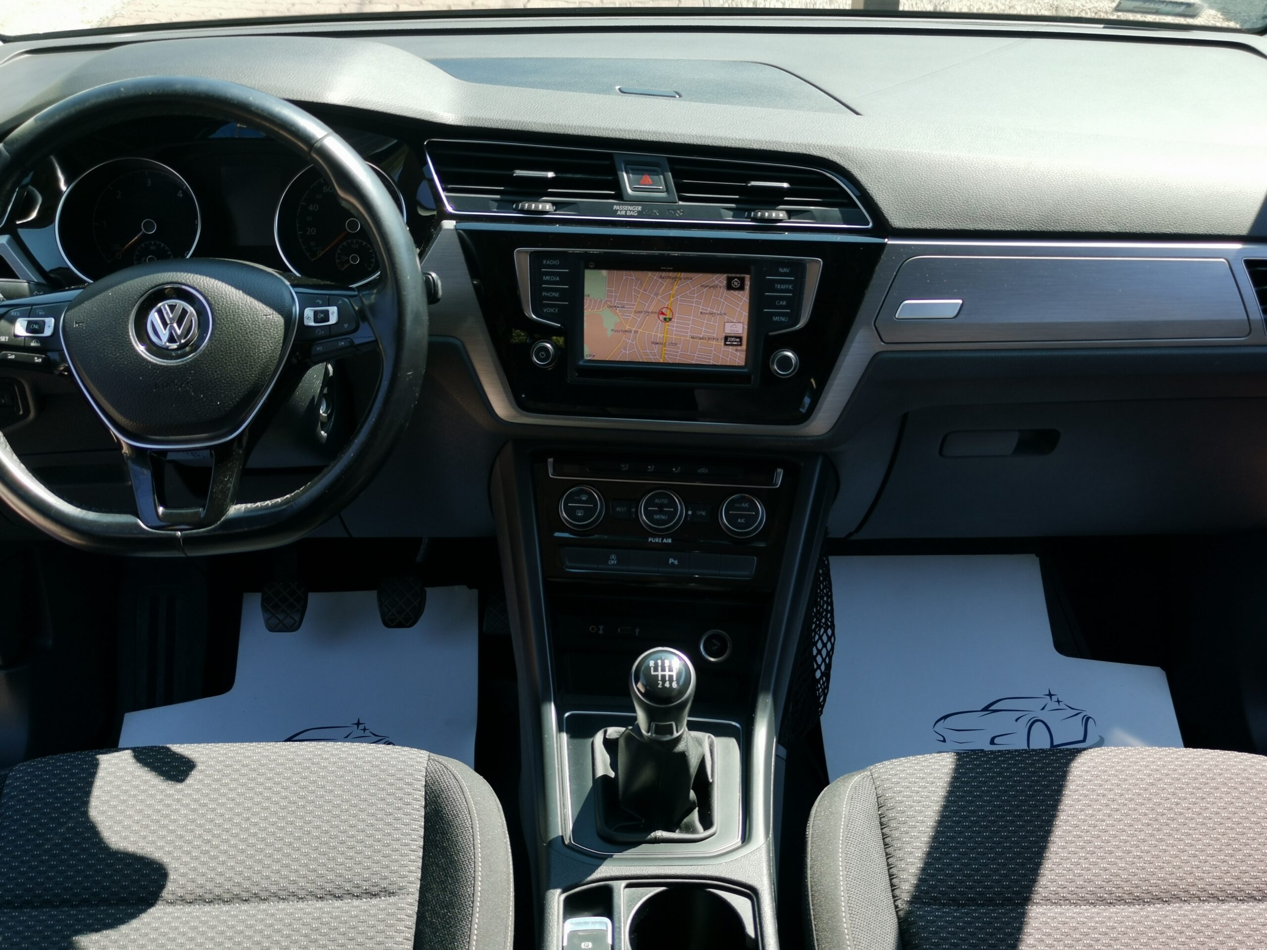 VOLKSWAGEN TOURAN 2.0 TDI BMT SCR Comfortline [7 személy] 7 SZEMÉLYES. TEMPOMAT. PARKRADAR. NAVIGÁCIÓ. ALUFELNI