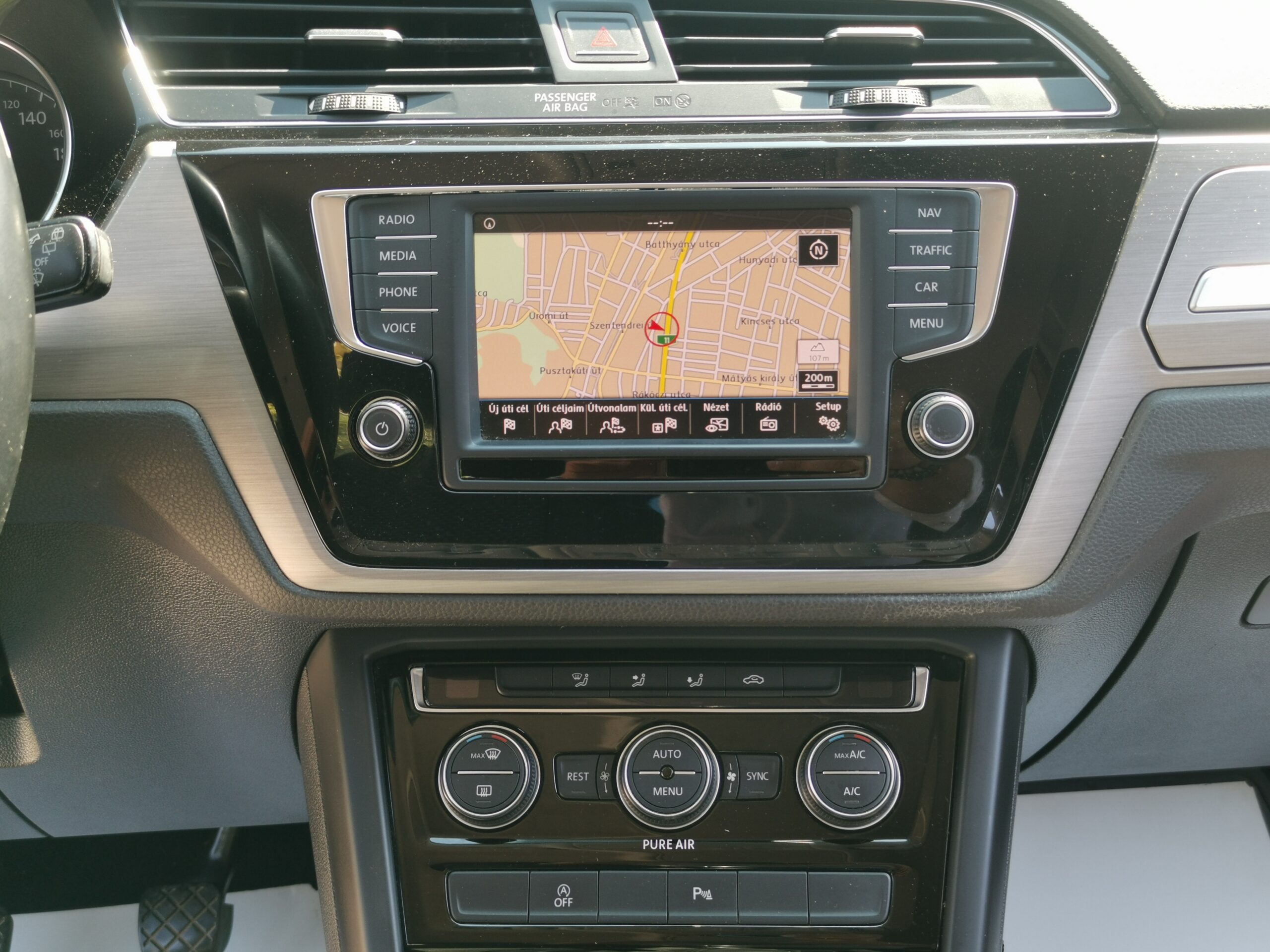 VOLKSWAGEN TOURAN 2.0 TDI BMT SCR Comfortline [7 személy] 7 SZEMÉLYES. TEMPOMAT. PARKRADAR. NAVIGÁCIÓ. ALUFELNI