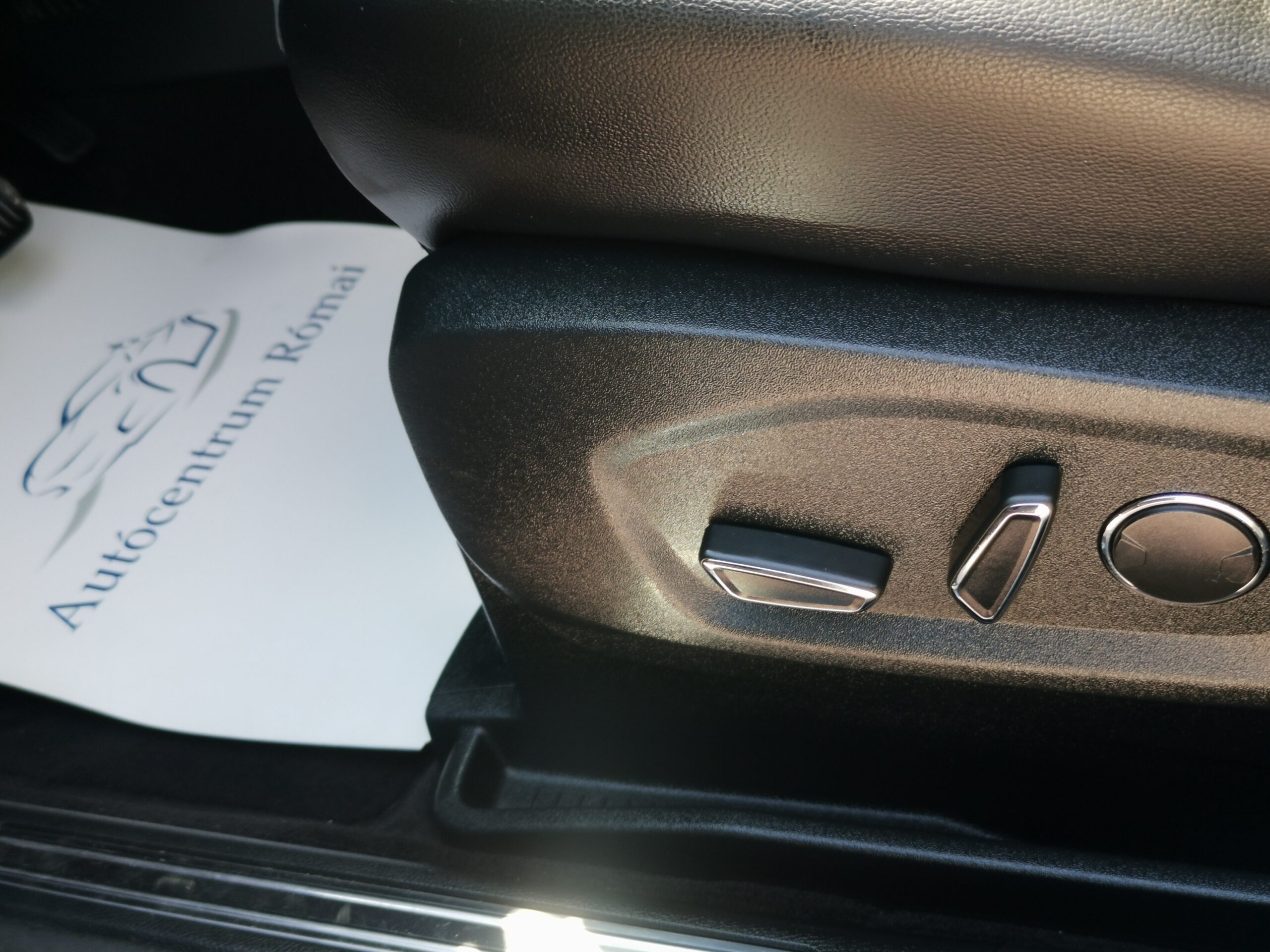 FORD S-MAX 1.5 EcoBoost Titanium MO.-i. 1. Tulaj. Szervizkönyv! FÉLBŐR BELSŐ. TEMPOMAT. NAVIGÁCIÓ