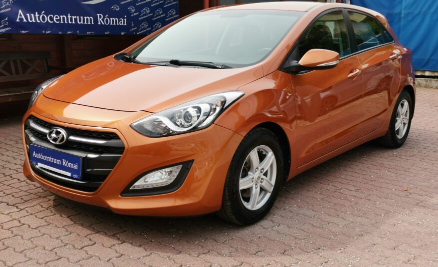 HYUNDAI I30 1.4 MPi ISG Entry 54.000km! 1. Tulaj. Szervizkönyv! NAVIGÁCIÓ. KAMERA. PARKRADAR. ALUFELNI