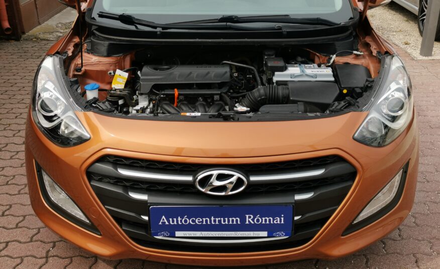 HYUNDAI I30 1.4 MPi ISG Entry 54.000km! 1. Tulaj. Szervizkönyv! NAVIGÁCIÓ. KAMERA. PARKRADAR. ALUFELNI