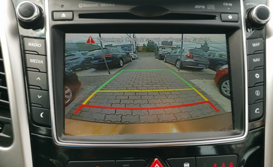 HYUNDAI I30 1.4 MPi ISG Entry 54.000km! 1. Tulaj. Szervizkönyv! NAVIGÁCIÓ. KAMERA. PARKRADAR. ALUFELNI