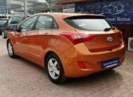 HYUNDAI I30 1.4 MPi ISG Entry 54.000km! 1. Tulaj. Szervizkönyv! NAVIGÁCIÓ. KAMERA. PARKRADAR. ALUFELNI