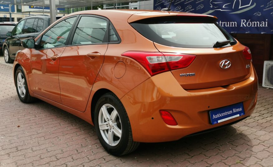 HYUNDAI I30 1.4 MPi ISG Entry 54.000km! 1. Tulaj. Szervizkönyv! NAVIGÁCIÓ. KAMERA. PARKRADAR. ALUFELNI
