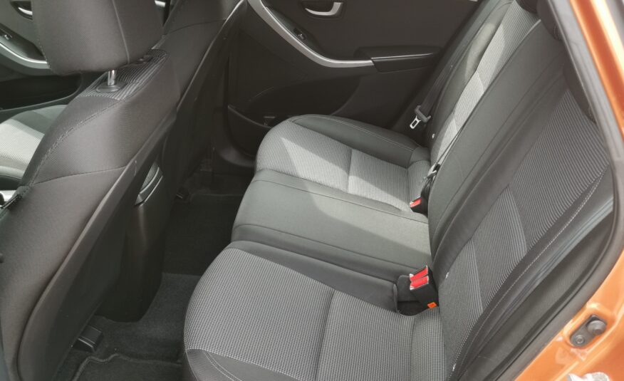 HYUNDAI I30 1.4 MPi ISG Entry 54.000km! 1. Tulaj. Szervizkönyv! NAVIGÁCIÓ. KAMERA. PARKRADAR. ALUFELNI
