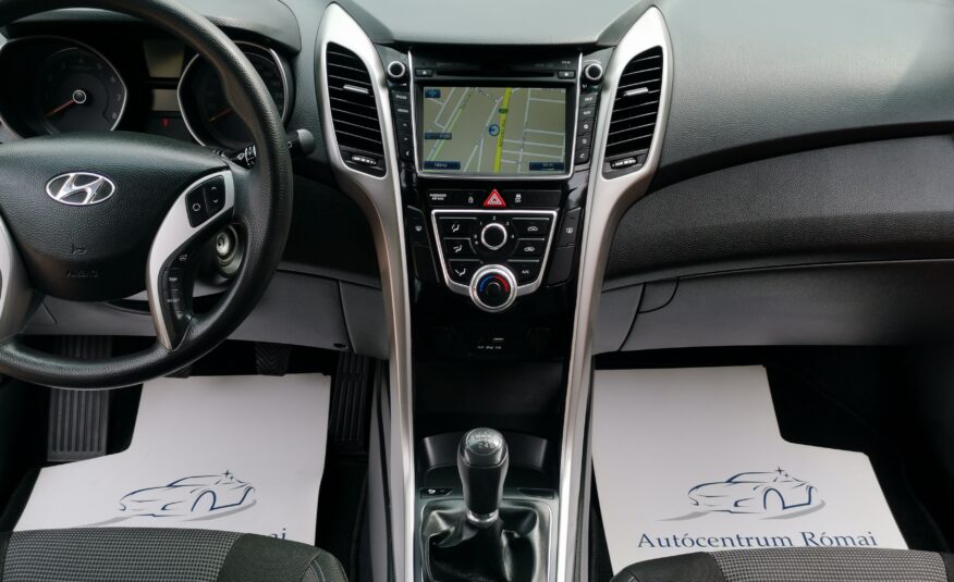 HYUNDAI I30 1.4 MPi ISG Entry 54.000km! 1. Tulaj. Szervizkönyv! NAVIGÁCIÓ. KAMERA. PARKRADAR. ALUFELNI