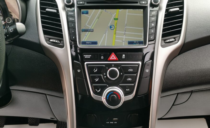 HYUNDAI I30 1.4 MPi ISG Entry 54.000km! 1. Tulaj. Szervizkönyv! NAVIGÁCIÓ. KAMERA. PARKRADAR. ALUFELNI