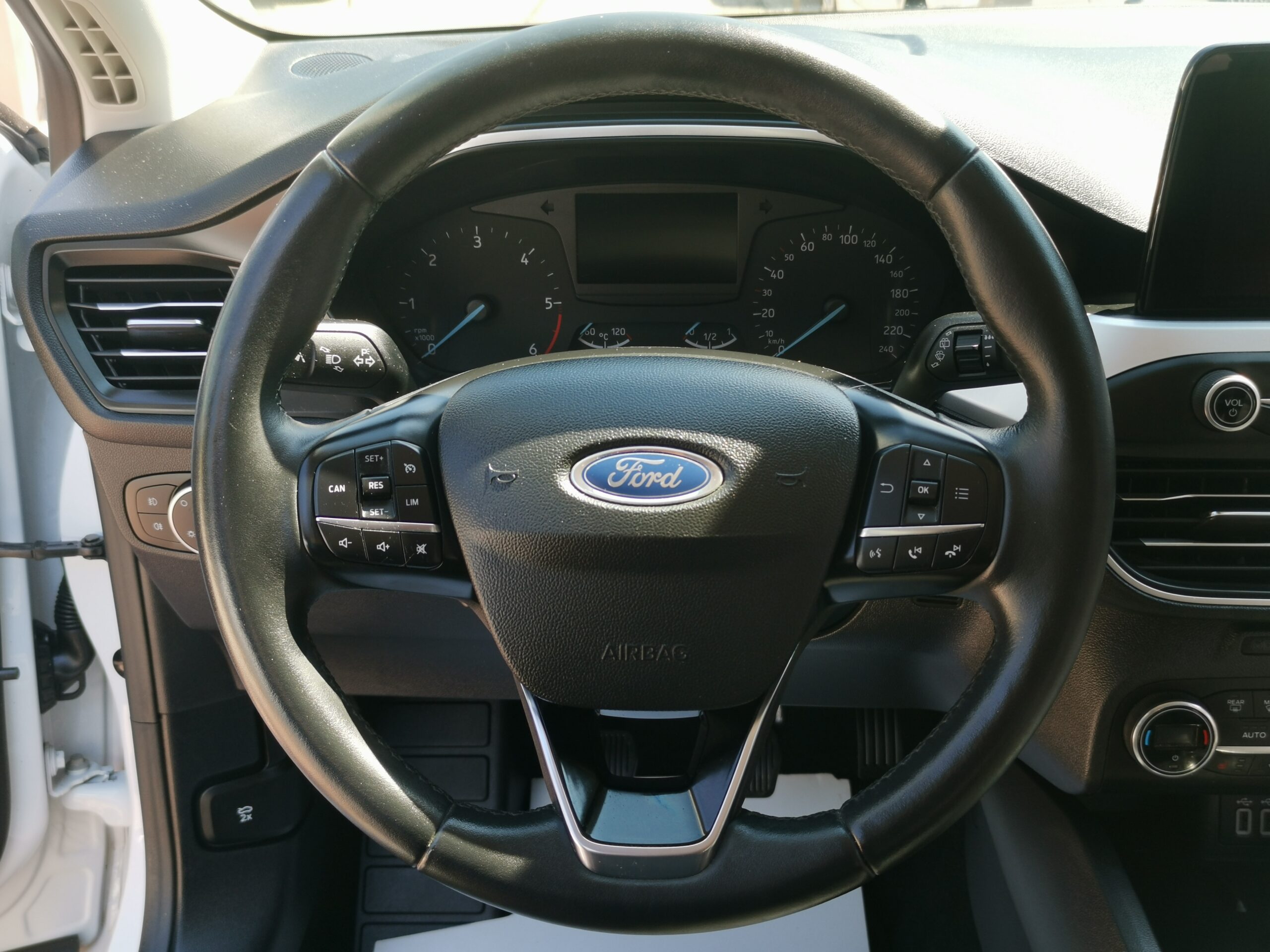 FORD FOCUS 1.5 EcoBlue Business MO.-i. 1. Tulaj. Szervizkönyv! ÁFÁs! TEMPOMAT. KAMERA. ÜLÉSFŰTÉS