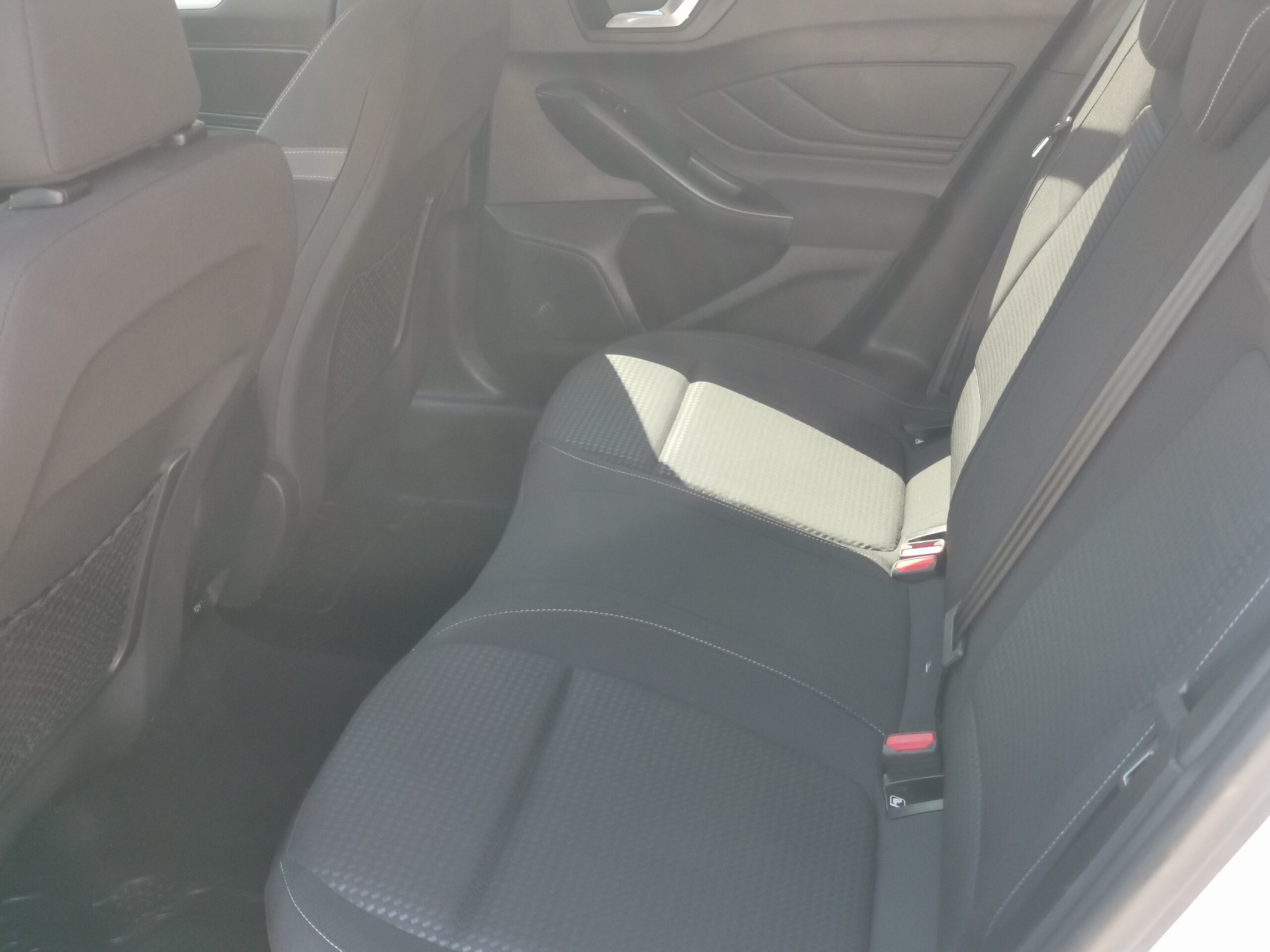 FORD FOCUS 1.5 EcoBlue Business MO.-i. 1. Tulaj. Szervizkönyv! ÁFÁs! TEMPOMAT. KAMERA. ÜLÉSFŰTÉS