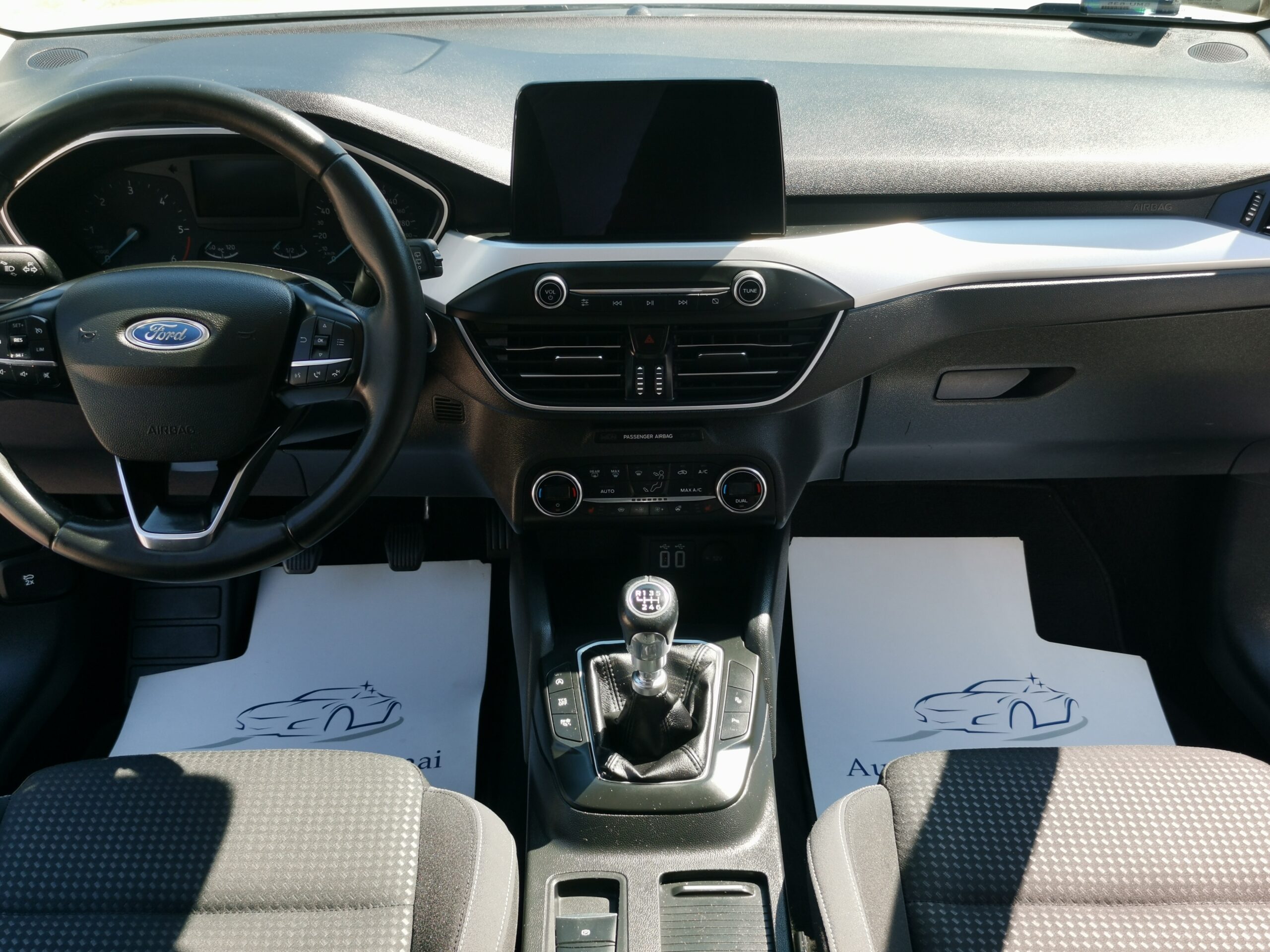 FORD FOCUS 1.5 EcoBlue Business MO.-i. 1. Tulaj. Szervizkönyv! ÁFÁs! TEMPOMAT. KAMERA. ÜLÉSFŰTÉS