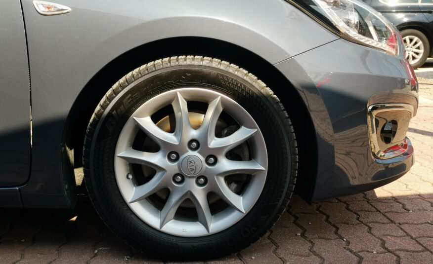 KIA CEE'D 1.6 GDI UEFA 109.000km! 2. Tulaj. DIGIT KLÍMA. NAVIGÁCIÓ. KAMERA. TEMPOMAT
