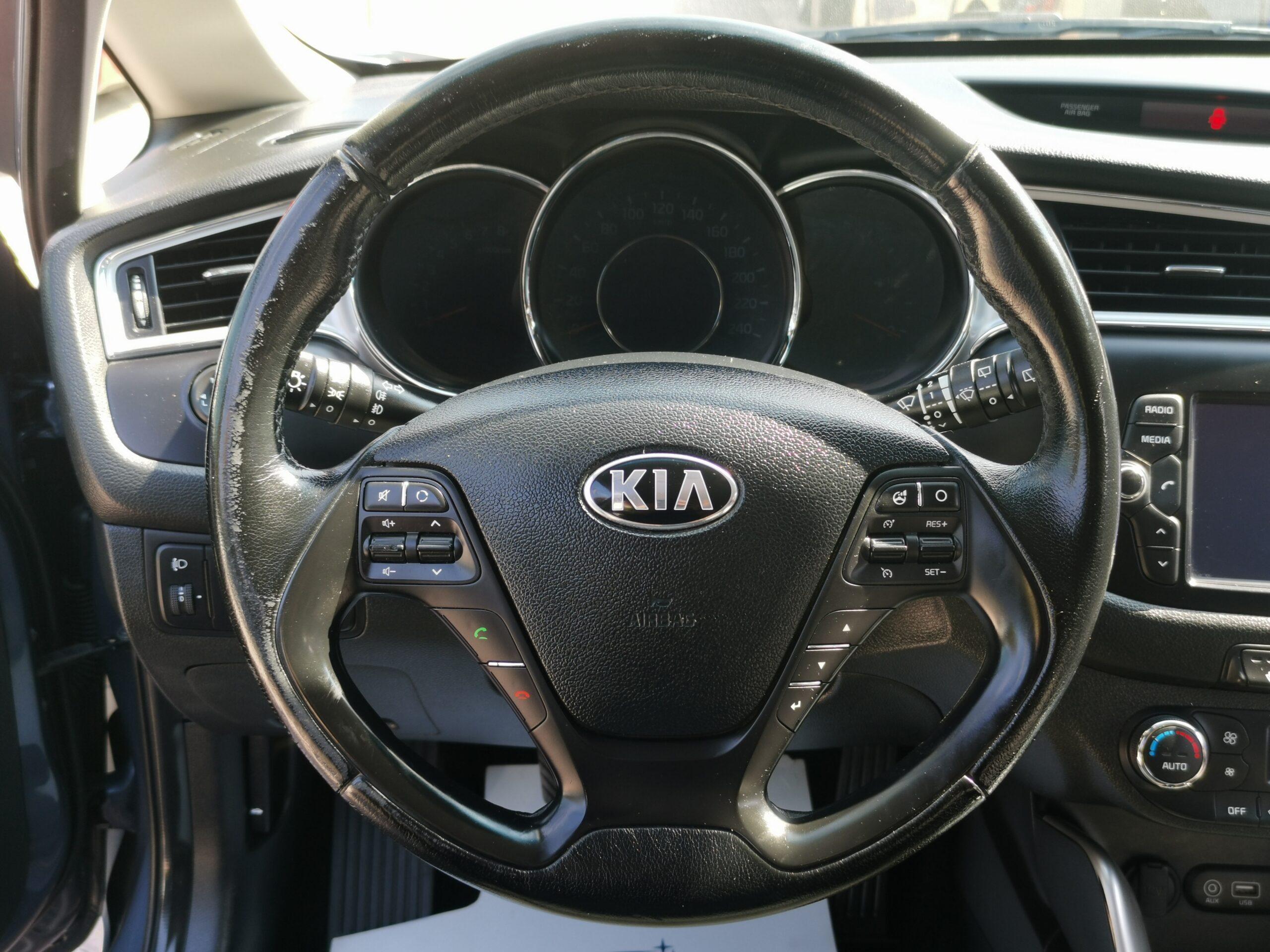 KIA CEE'D 1.6 GDI UEFA 109.000km! 2. Tulaj. DIGIT KLÍMA. NAVIGÁCIÓ. KAMERA. TEMPOMAT