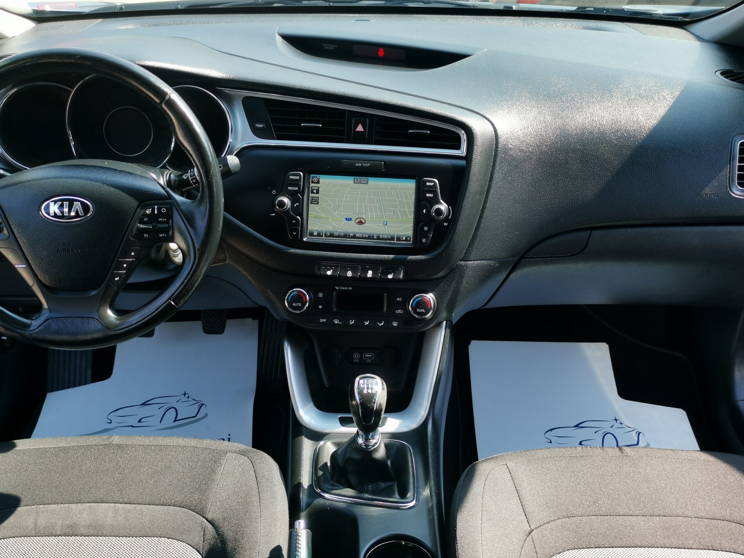 KIA CEE'D 1.6 GDI UEFA 109.000km! 2. Tulaj. DIGIT KLÍMA. NAVIGÁCIÓ. KAMERA. TEMPOMAT