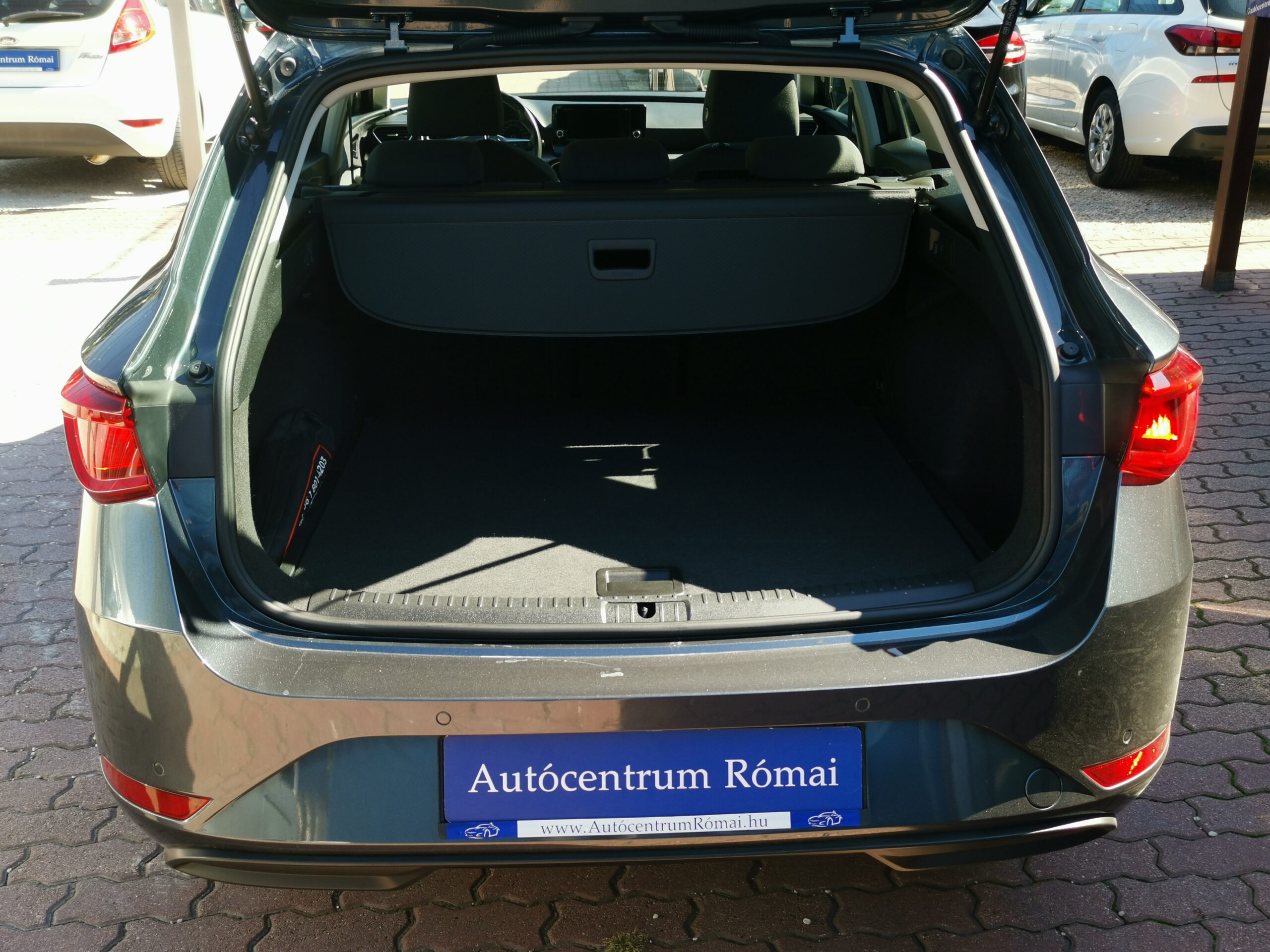 SEAT LEON ST 2.0 TDI Style MO.-i. 1. Tulaj. Szervizkönyv! ÁFÁ-s! TEMPOMAT. PARKRADAR. LED. ALUFELNI