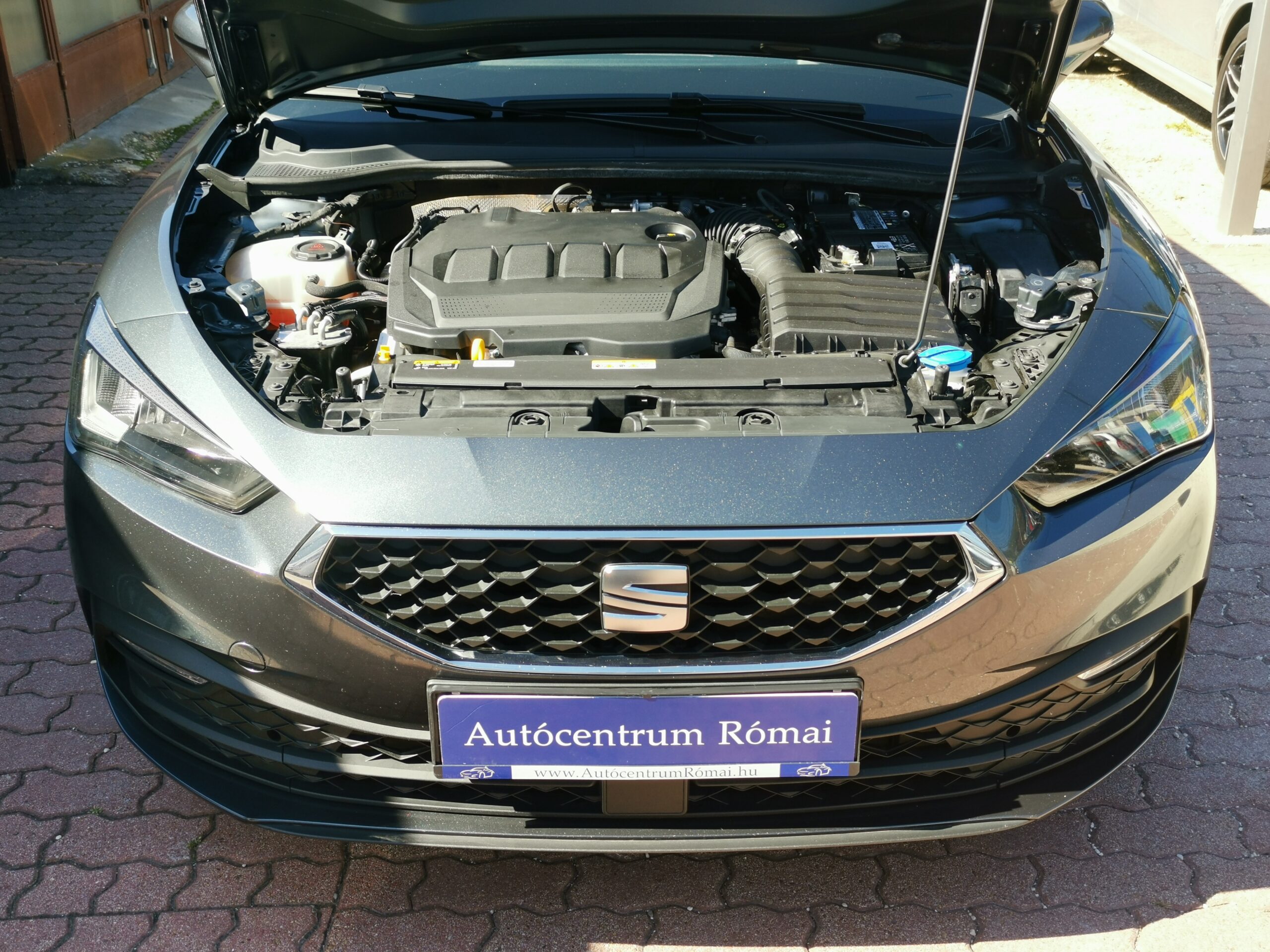 SEAT LEON ST 2.0 TDI Style MO.-i. 1. Tulaj. Szervizkönyv! ÁFÁ-s! TEMPOMAT. PARKRADAR. LED. ALUFELNI