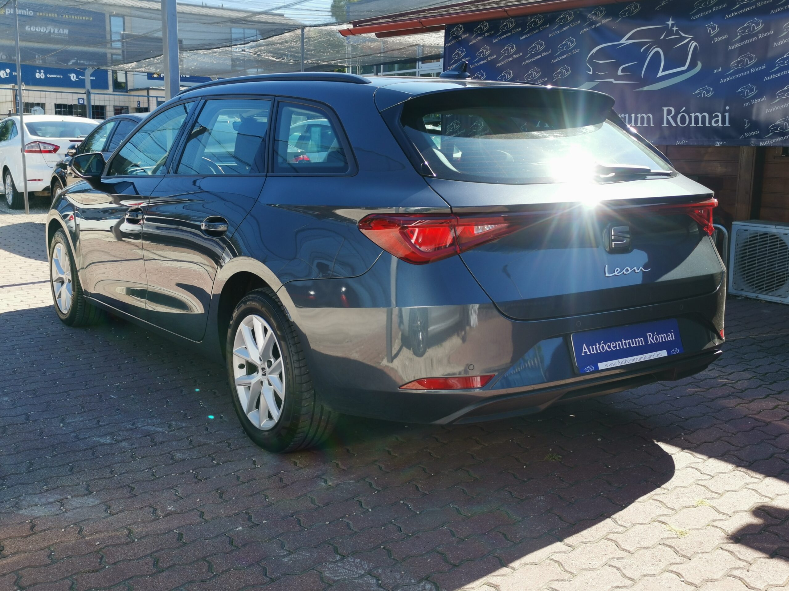 SEAT LEON ST 2.0 TDI Style MO.-i. 1. Tulaj. Szervizkönyv! ÁFÁ-s! TEMPOMAT. PARKRADAR. LED. ALUFELNI