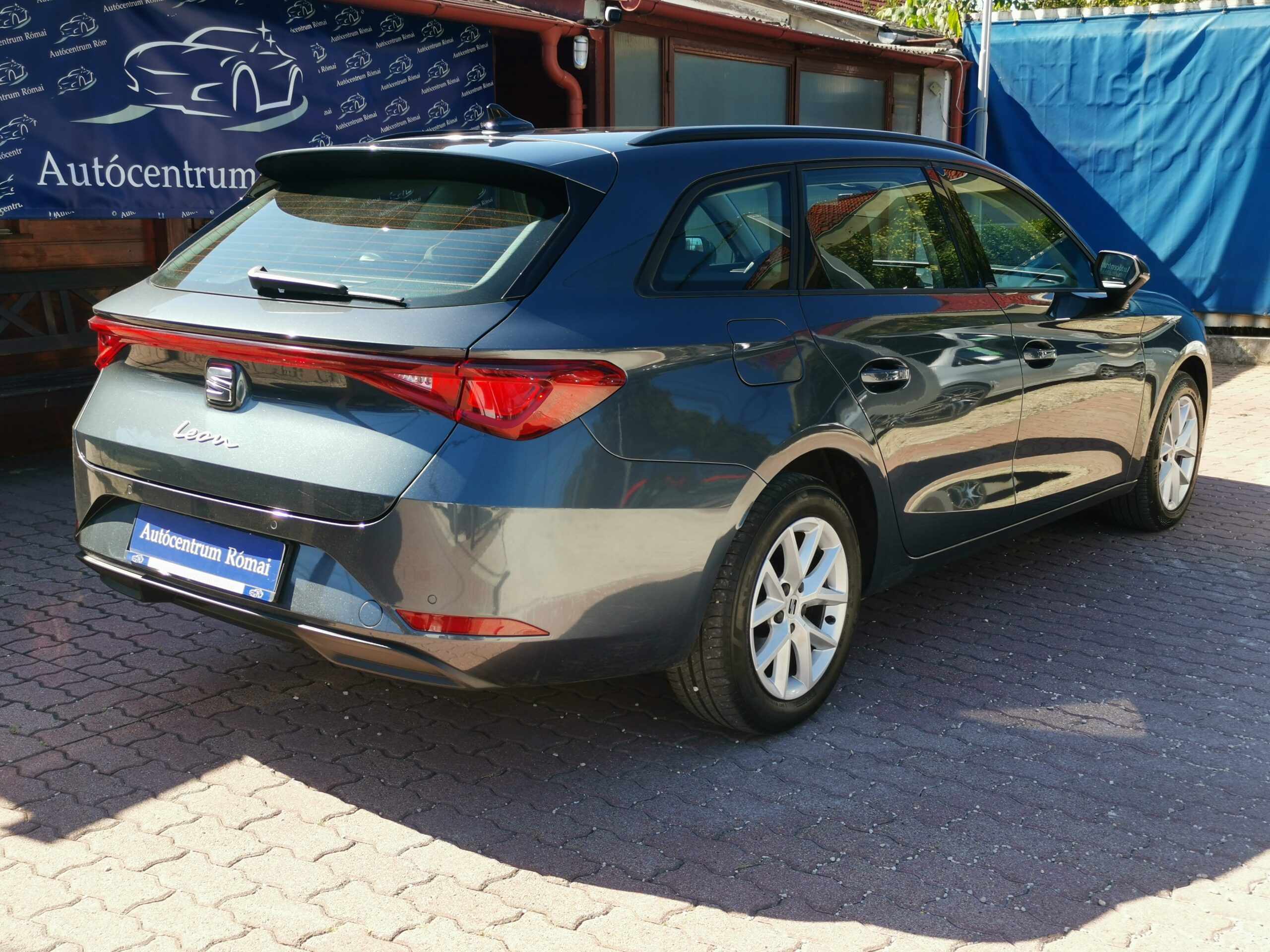 SEAT LEON ST 2.0 TDI Style MO.-i. 1. Tulaj. Szervizkönyv! ÁFÁ-s! TEMPOMAT. PARKRADAR. LED. ALUFELNI