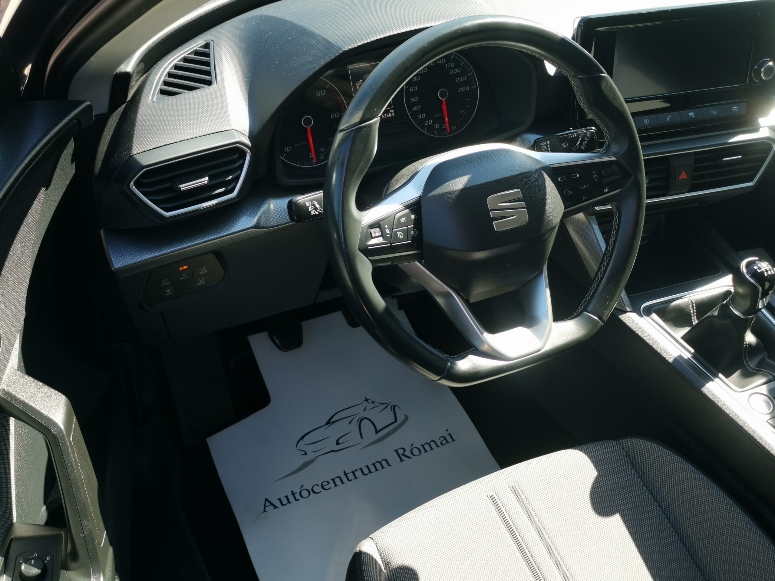 SEAT LEON ST 2.0 TDI Style MO.-i. 1. Tulaj. Szervizkönyv! ÁFÁ-s! TEMPOMAT. PARKRADAR. LED. ALUFELNI