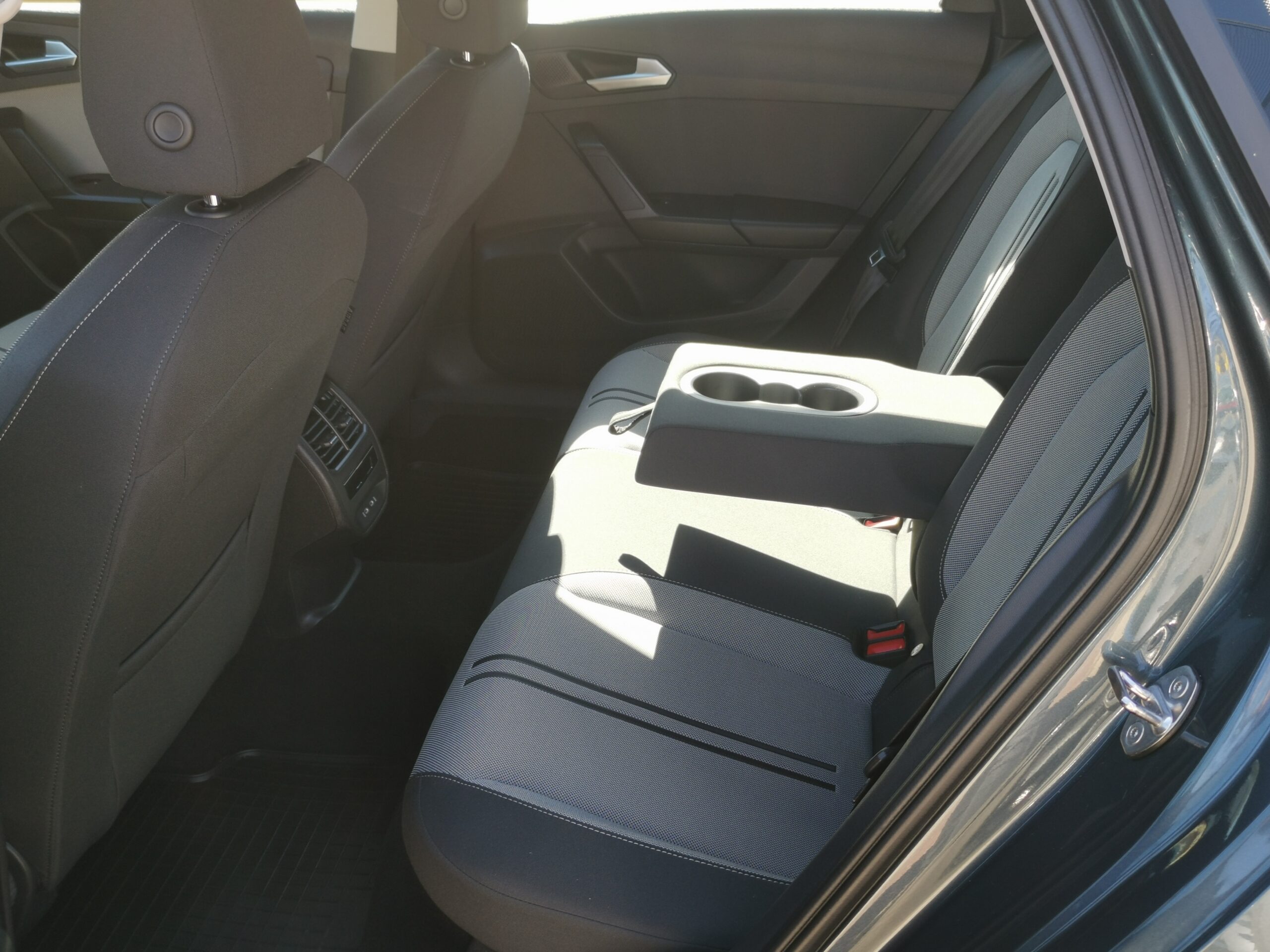 SEAT LEON ST 2.0 TDI Style MO.-i. 1. Tulaj. Szervizkönyv! ÁFÁ-s! TEMPOMAT. PARKRADAR. LED. ALUFELNI