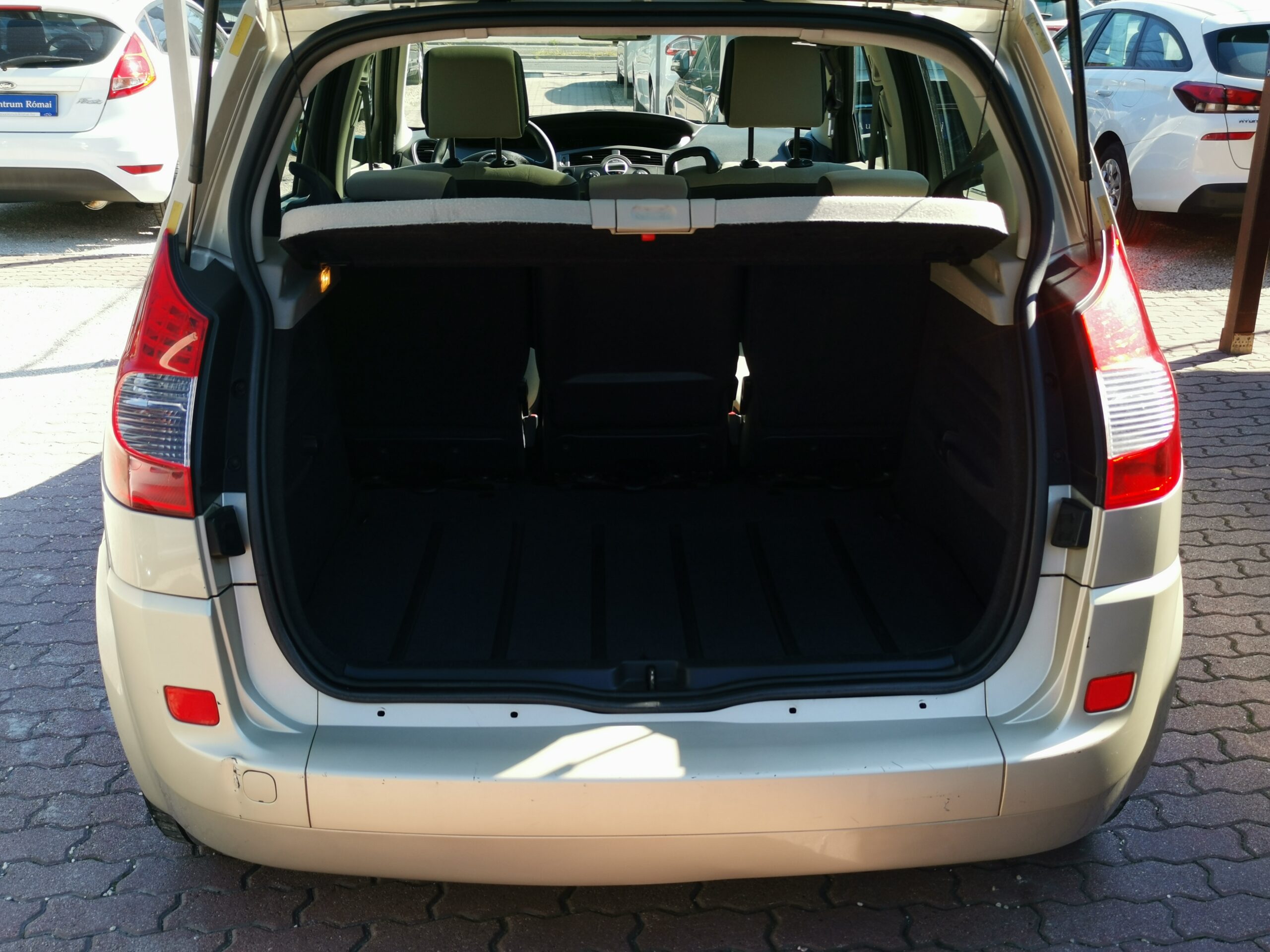 RENAULT SCENIC Scénic 1.5 dCi Kaleido MO.-i. 2. Tulaj. DIGIT KLÍMA. TEMPOMAT. PANORÁMA TETŐ