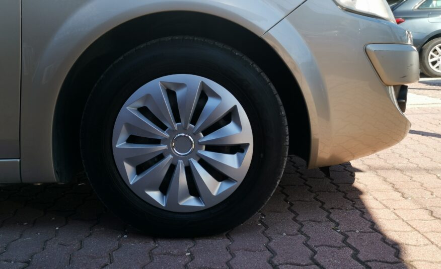 RENAULT SCENIC Scénic 1.5 dCi Kaleido MO.-i. 2. Tulaj. DIGIT KLÍMA. TEMPOMAT. PANORÁMA TETŐ