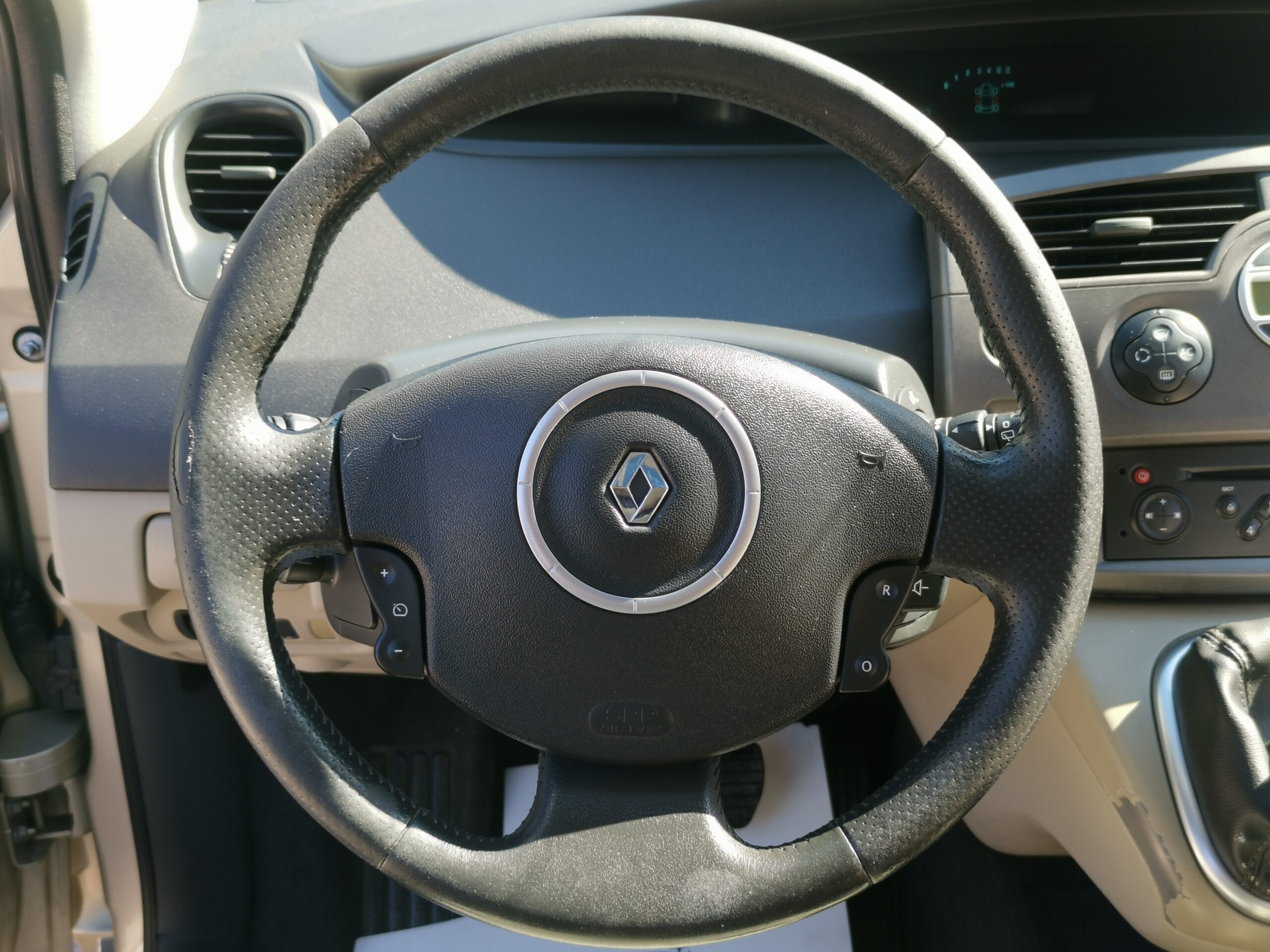 RENAULT SCENIC Scénic 1.5 dCi Kaleido MO.-i. 2. Tulaj. DIGIT KLÍMA. TEMPOMAT. PANORÁMA TETŐ
