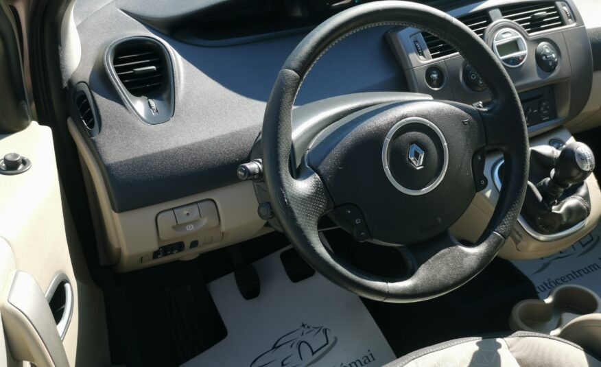 RENAULT SCENIC Scénic 1.5 dCi Kaleido MO.-i. 2. Tulaj. DIGIT KLÍMA. TEMPOMAT. PANORÁMA TETŐ