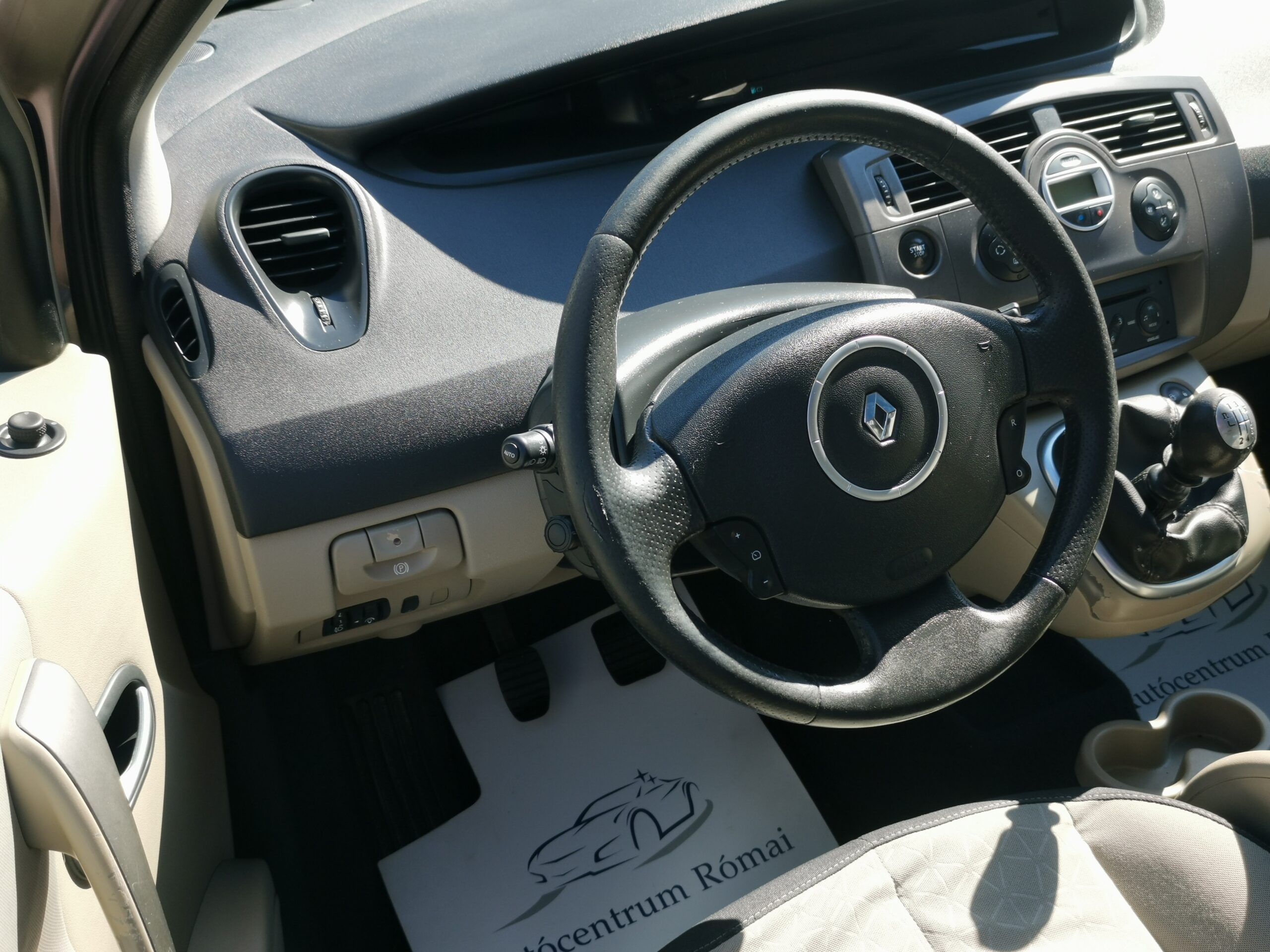 RENAULT SCENIC Scénic 1.5 dCi Kaleido MO.-i. 2. Tulaj. DIGIT KLÍMA. TEMPOMAT. PANORÁMA TETŐ