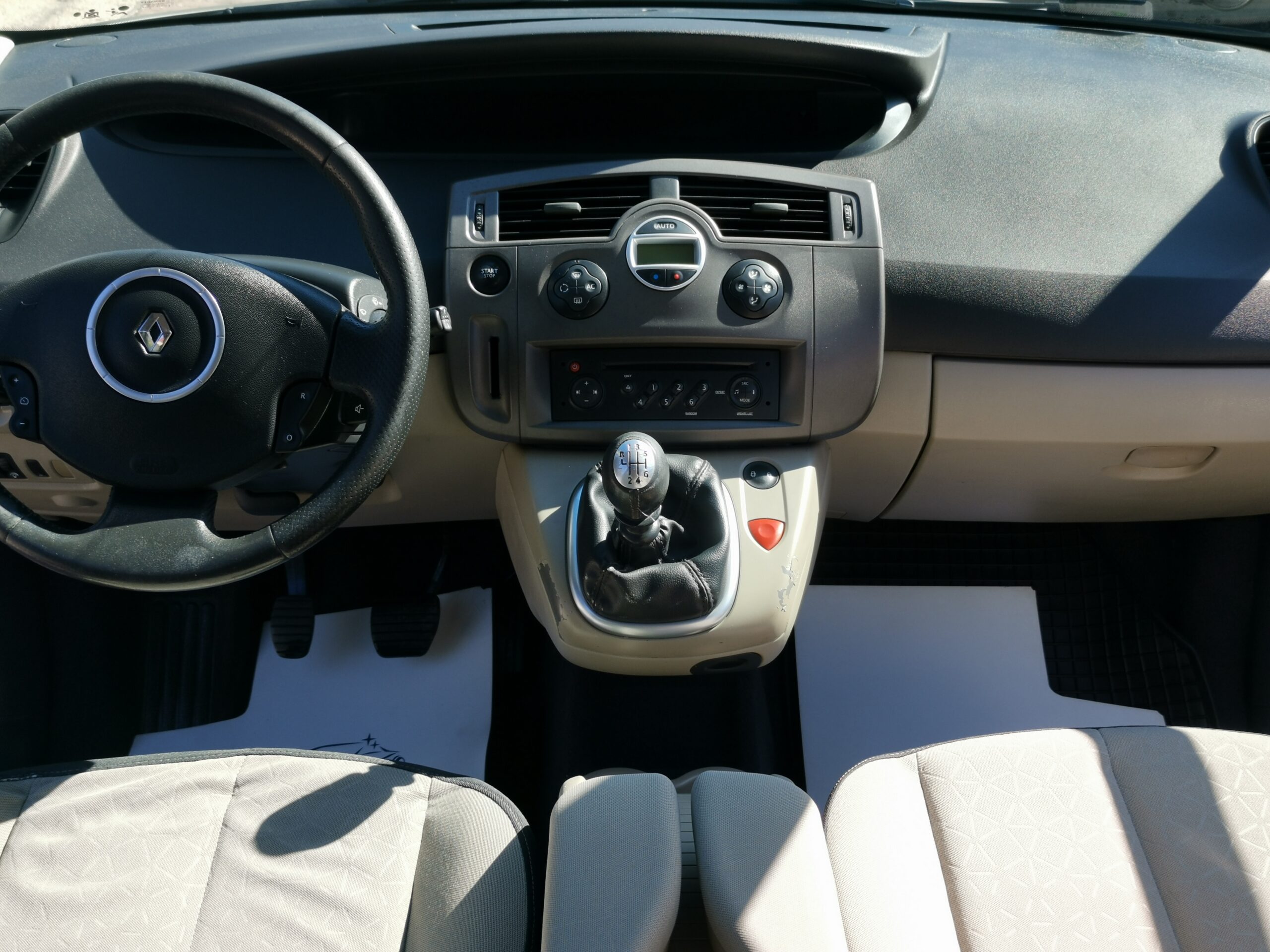 RENAULT SCENIC Scénic 1.5 dCi Kaleido MO.-i. 2. Tulaj. DIGIT KLÍMA. TEMPOMAT. PANORÁMA TETŐ