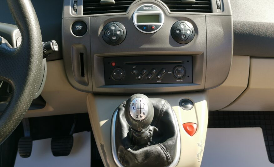 RENAULT SCENIC Scénic 1.5 dCi Kaleido MO.-i. 2. Tulaj. DIGIT KLÍMA. TEMPOMAT. PANORÁMA TETŐ