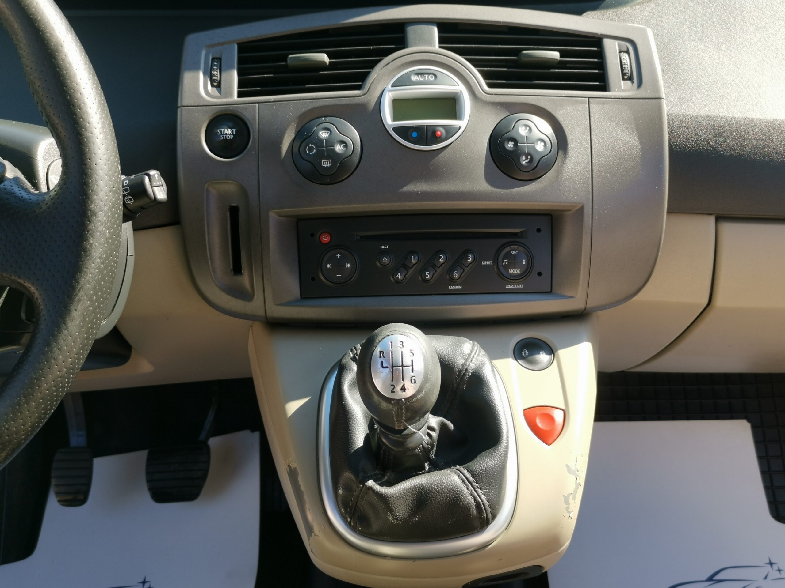 RENAULT SCENIC Scénic 1.5 dCi Kaleido MO.-i. 2. Tulaj. DIGIT KLÍMA. TEMPOMAT. PANORÁMA TETŐ