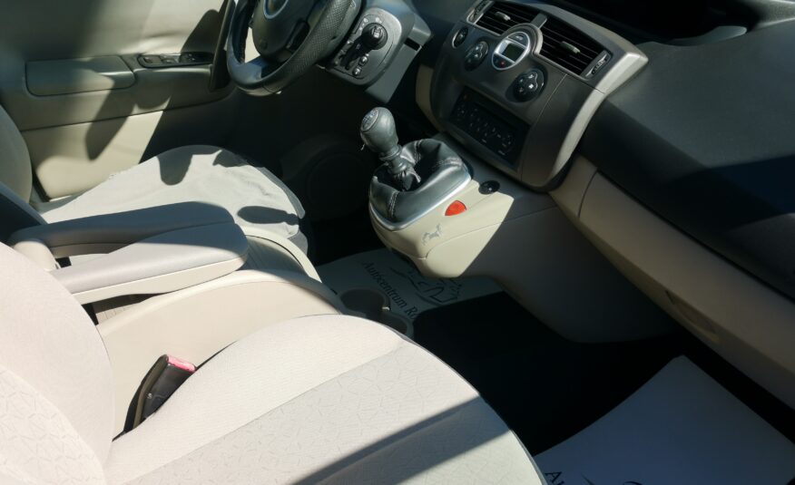 RENAULT SCENIC Scénic 1.5 dCi Kaleido MO.-i. 2. Tulaj. DIGIT KLÍMA. TEMPOMAT. PANORÁMA TETŐ