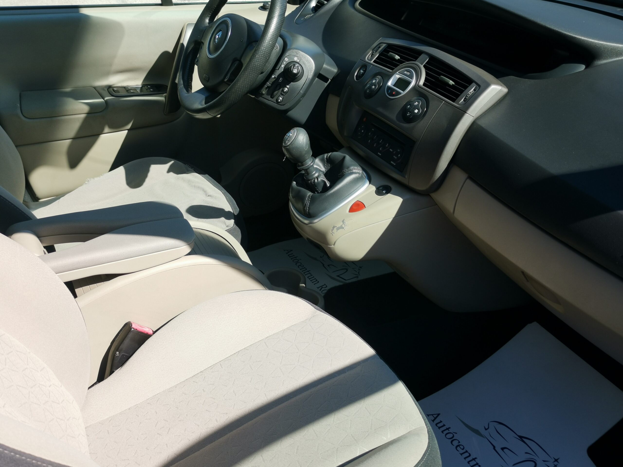 RENAULT SCENIC Scénic 1.5 dCi Kaleido MO.-i. 2. Tulaj. DIGIT KLÍMA. TEMPOMAT. PANORÁMA TETŐ