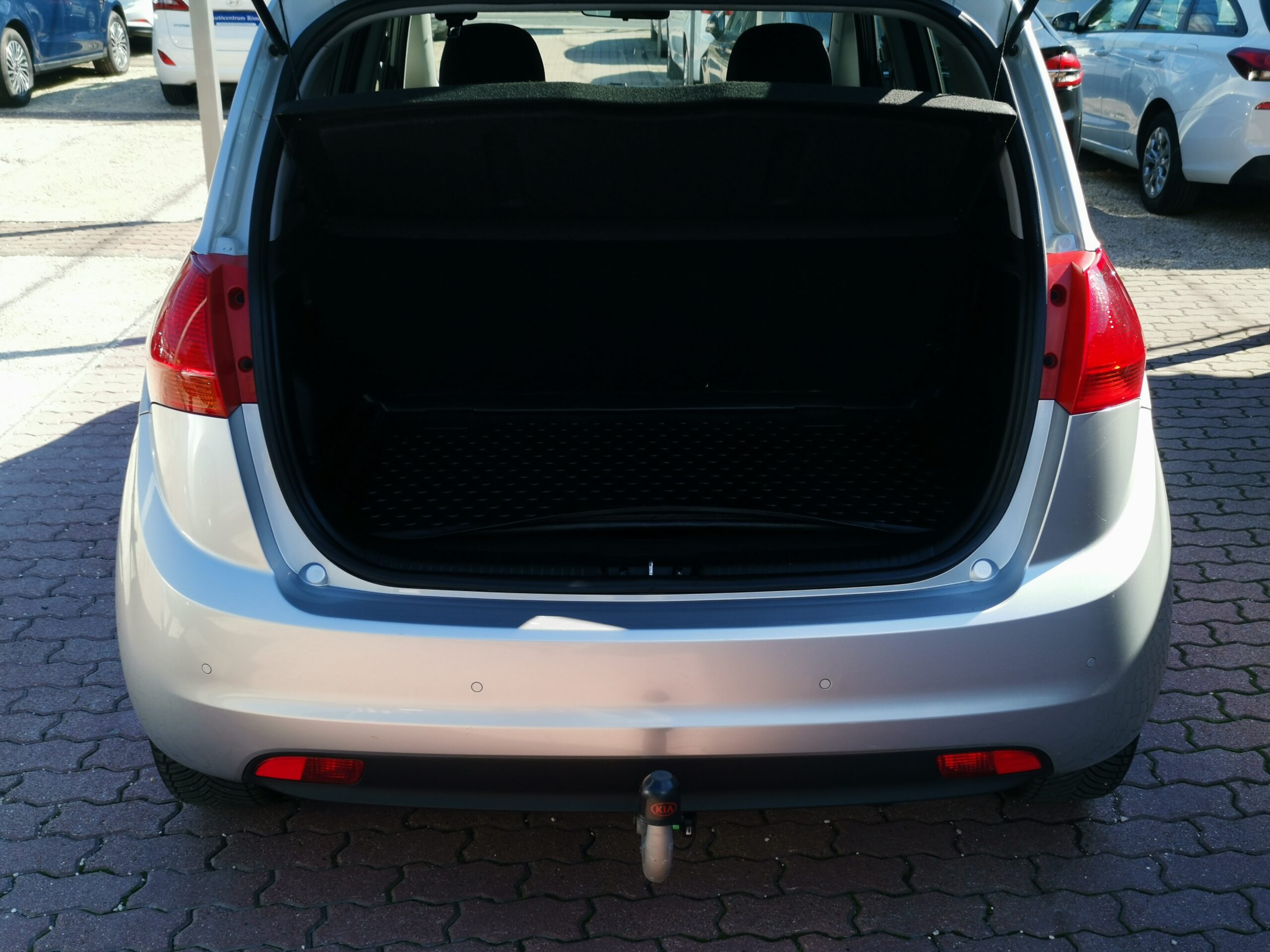 KIA VENGA 1.6 EX 98.000km! 1. Tulaj. Szervizkönyv! DIGIT KLÍMA. PARKRADAR. VONÓHOROG