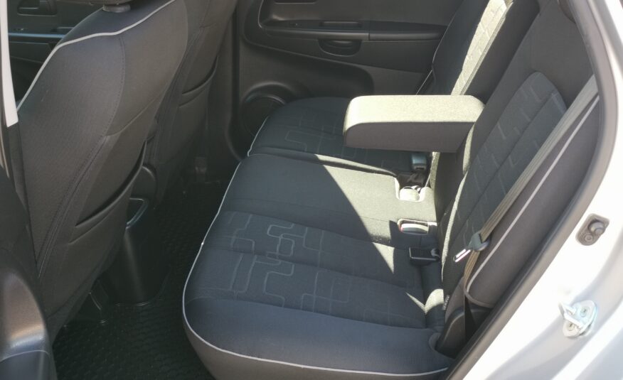 KIA VENGA 1.6 EX 98.000km! 1. Tulaj. Szervizkönyv! DIGIT KLÍMA. PARKRADAR. VONÓHOROG