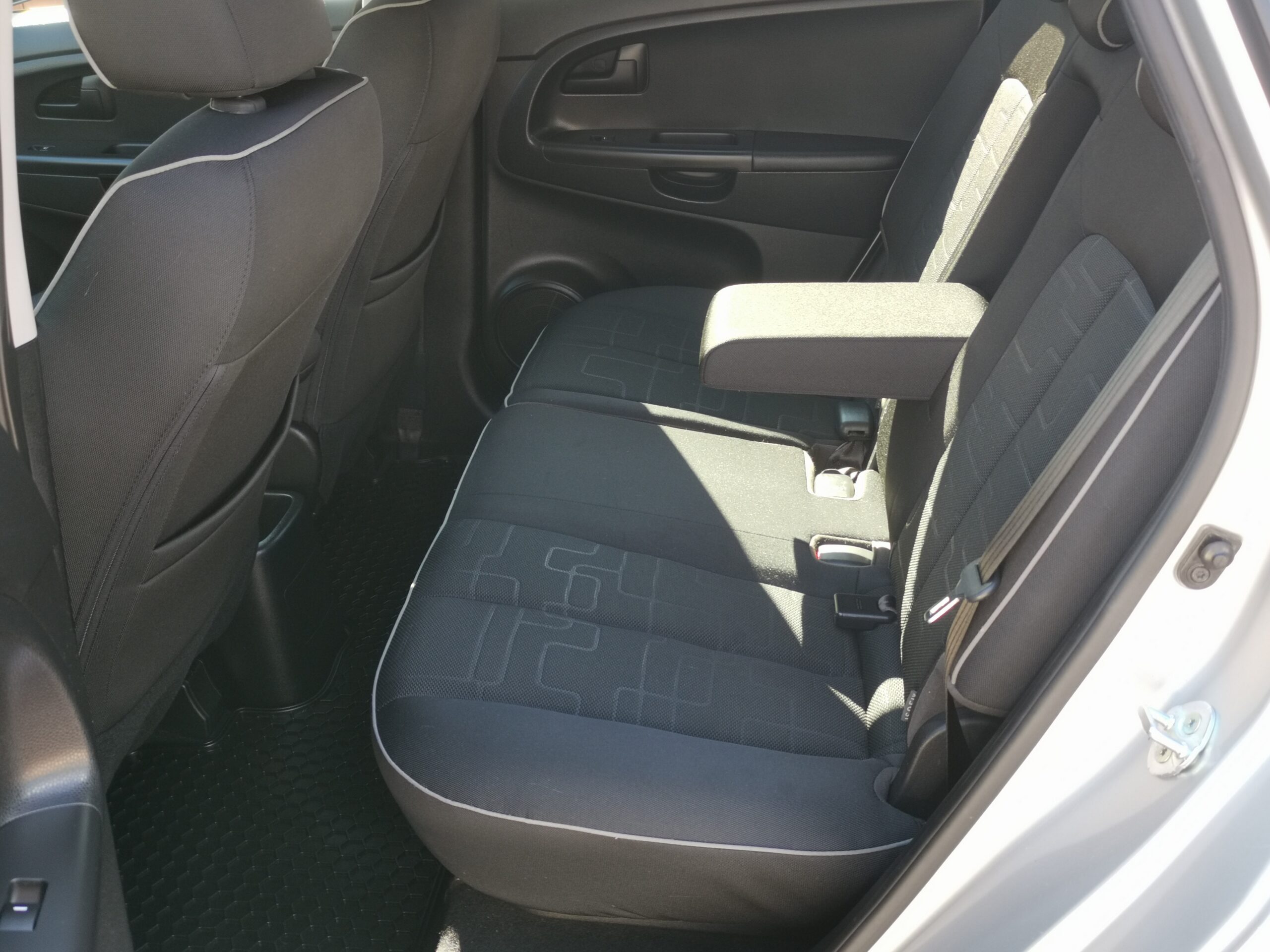 KIA VENGA 1.6 EX 98.000km! 1. Tulaj. Szervizkönyv! DIGIT KLÍMA. PARKRADAR. VONÓHOROG