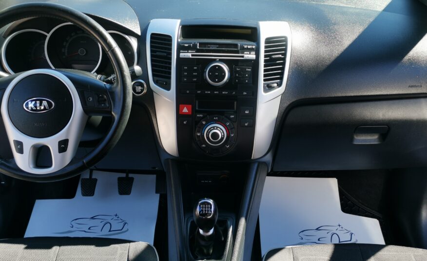KIA VENGA 1.6 EX 98.000km! 1. Tulaj. Szervizkönyv! DIGIT KLÍMA. PARKRADAR. VONÓHOROG
