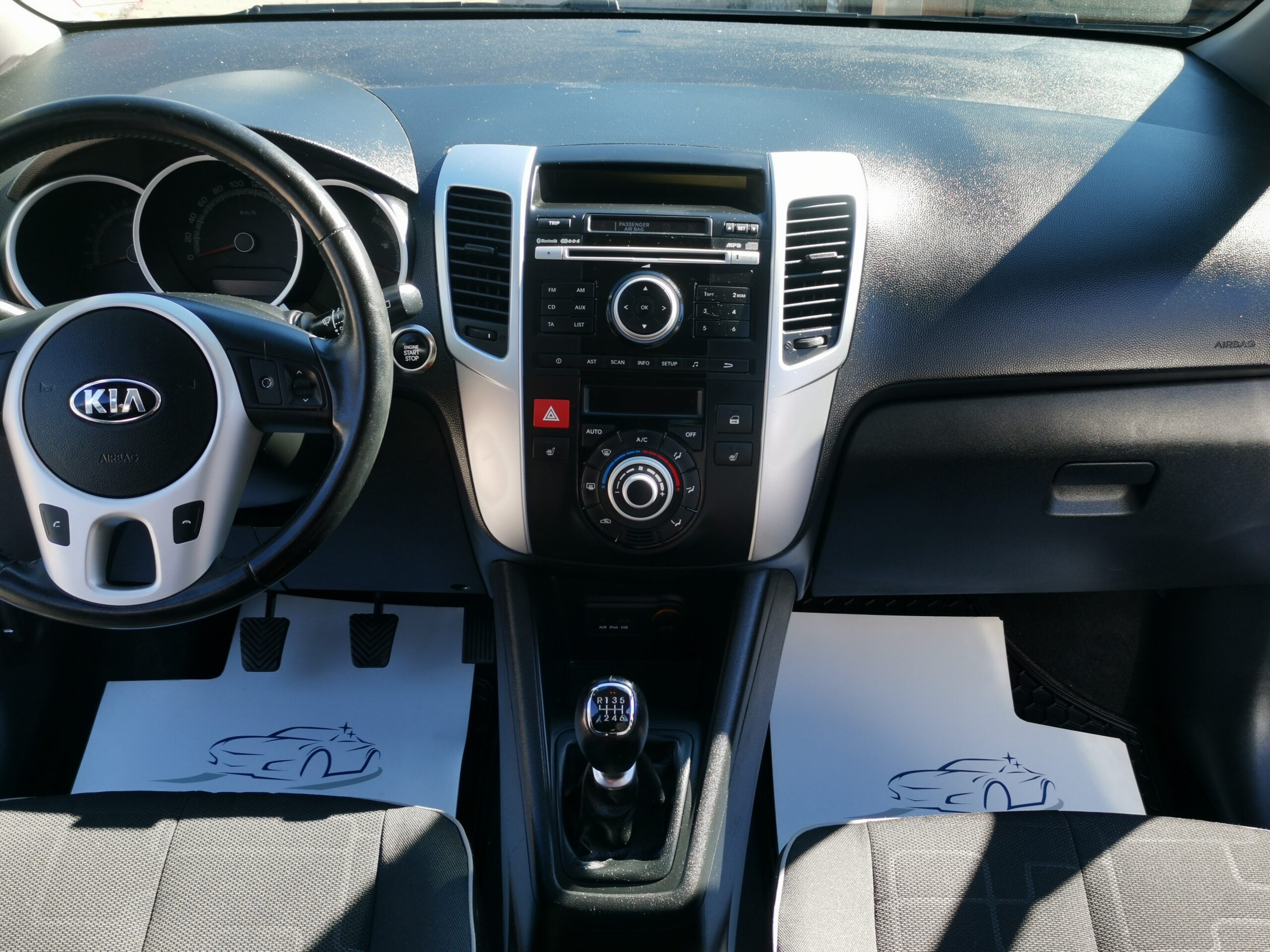 KIA VENGA 1.6 EX 98.000km! 1. Tulaj. Szervizkönyv! DIGIT KLÍMA. PARKRADAR. VONÓHOROG