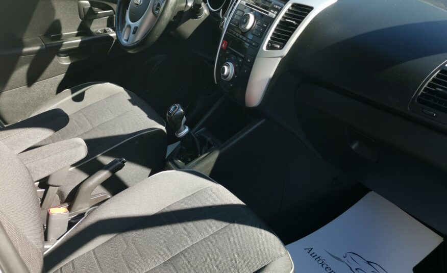 KIA VENGA 1.6 EX 98.000km! 1. Tulaj. Szervizkönyv! DIGIT KLÍMA. PARKRADAR. VONÓHOROG