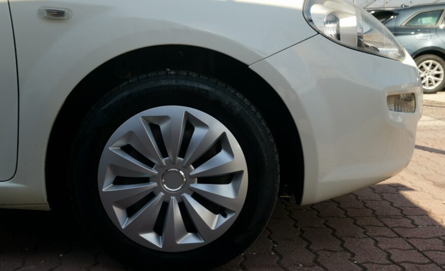 FIAT PUNTO 1.3 Van Multijet MO.-i. 2. Tulaj. Szervizkönyv! KLÍMA. ELEKTROMOS ABLAK