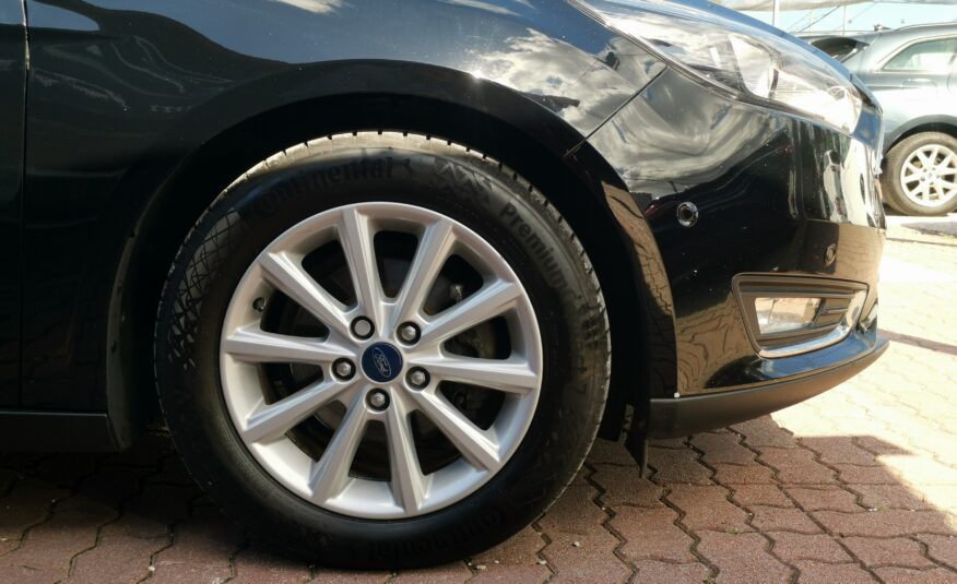 FORD FOCUS 1.5 TDCI Titanium MO.-i. 1. Tulaj. Szervizkönyv! NAVIGÁCIÓ. TEMPOMAT. PARKRADAR. ÜLÉSFŰTÉS