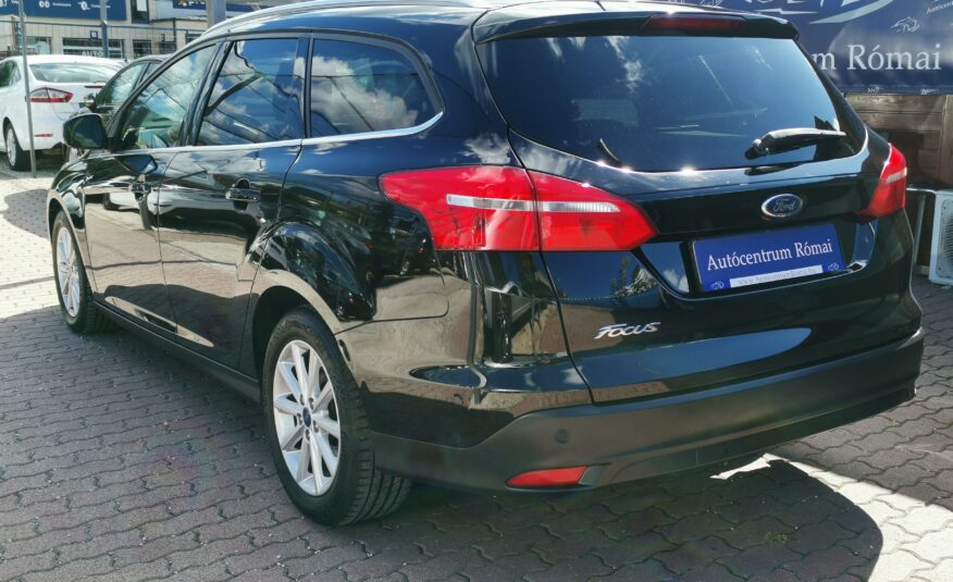 FORD FOCUS 1.5 TDCI Titanium MO.-i. 1. Tulaj. Szervizkönyv! NAVIGÁCIÓ. TEMPOMAT. PARKRADAR. ÜLÉSFŰTÉS