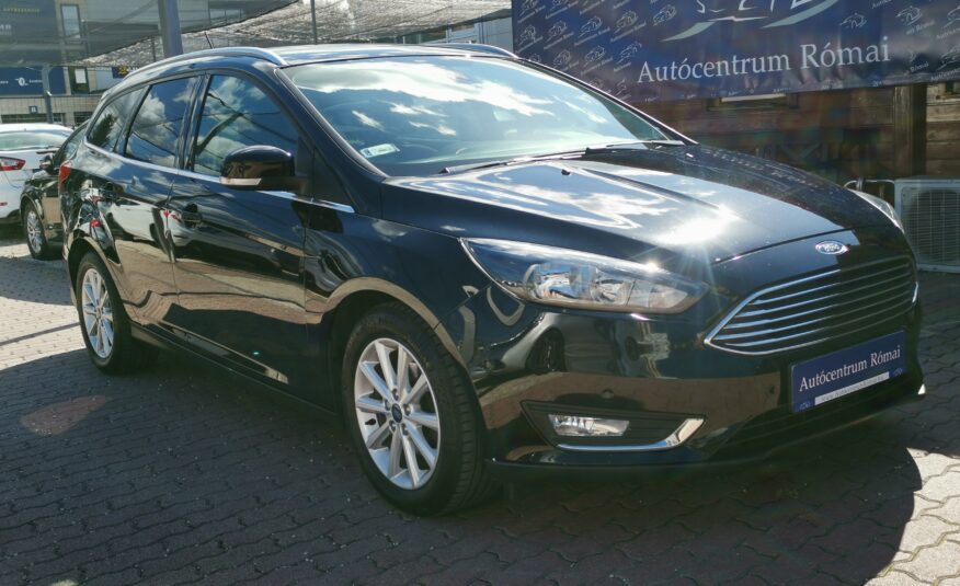 FORD FOCUS 1.5 TDCI Titanium MO.-i. 1. Tulaj. Szervizkönyv! NAVIGÁCIÓ. TEMPOMAT. PARKRADAR. ÜLÉSFŰTÉS
