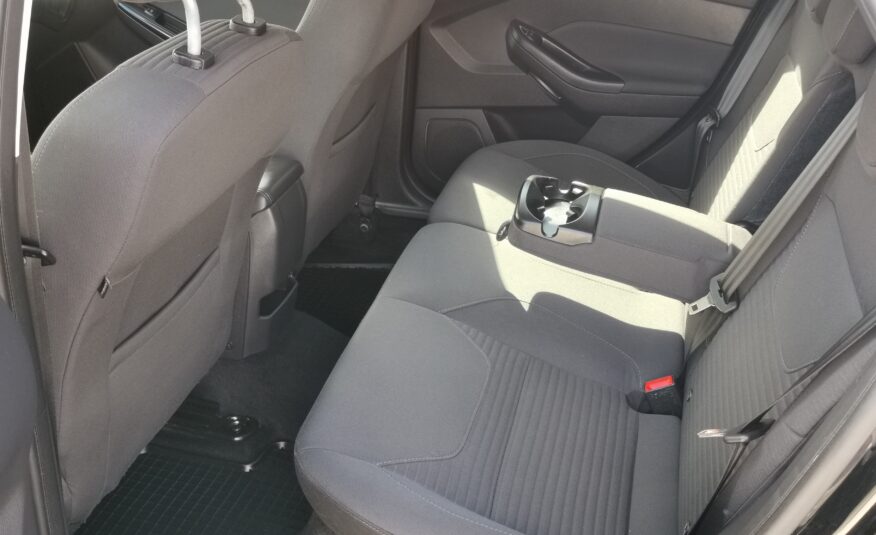 FORD FOCUS 1.5 TDCI Titanium MO.-i. 1. Tulaj. Szervizkönyv! NAVIGÁCIÓ. TEMPOMAT. PARKRADAR. ÜLÉSFŰTÉS