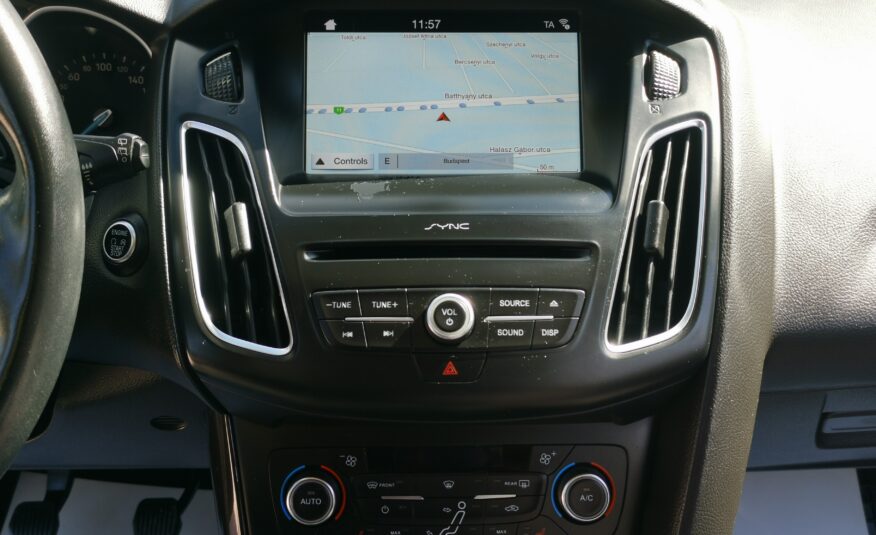 FORD FOCUS 1.5 TDCI Titanium MO.-i. 1. Tulaj. Szervizkönyv! NAVIGÁCIÓ. TEMPOMAT. PARKRADAR. ÜLÉSFŰTÉS