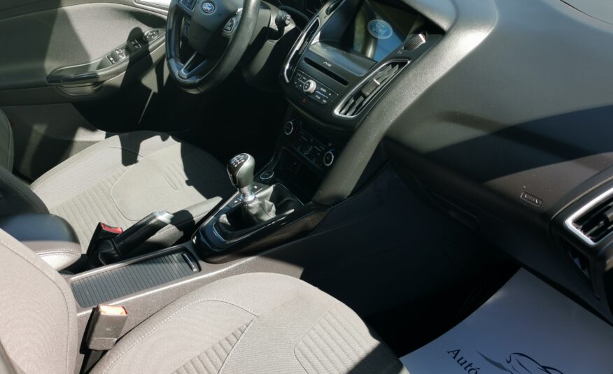FORD FOCUS 1.5 TDCI Titanium MO.-i. 1. Tulaj. Szervizkönyv! NAVIGÁCIÓ. TEMPOMAT. PARKRADAR. ÜLÉSFŰTÉS